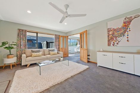 Photo of property in 2/7 Thicket Close, Redwood, Christchurch, 8051