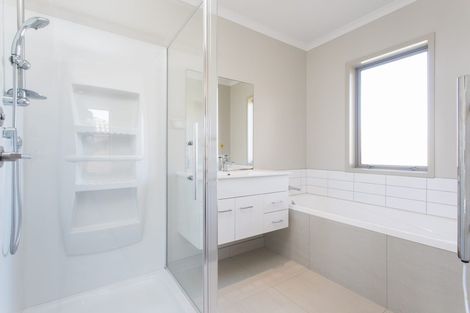 Photo of property in 12 Horizon View Road, Oteha, Auckland, 0632