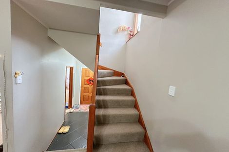 Photo of property in 2/16 Manutara Avenue, Forrest Hill, Auckland, 0620