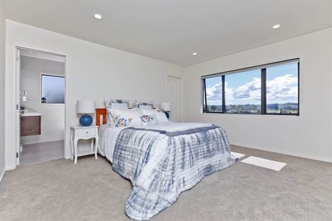 Photo of property in 22 Bridget Court, Red Beach, 0932