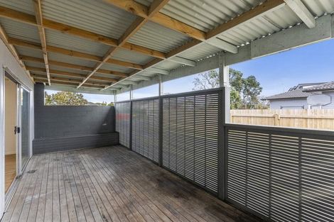 Photo of property in 32 Idlewild Avenue, Mangere, Auckland, 2022