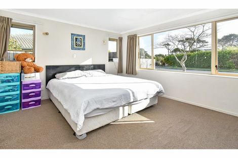 Photo of property in 14 Nicholas Gibbons Drive, Clendon Park, Auckland, 2103