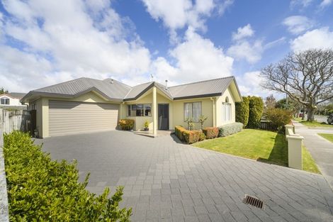 Photo of property in 46 Pahiatua Street, Hokowhitu, Palmerston North, 4410