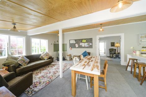 Photo of property in 89 Bridge Street, Bulls, 4818