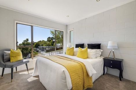 Photo of property in 9 Malters Place, Browns Bay, Auckland, 0630