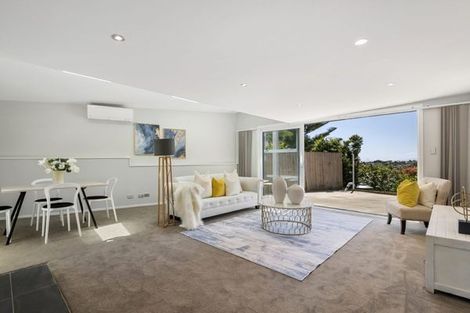 Photo of property in 9 Malters Place, Browns Bay, Auckland, 0630