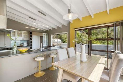 Photo of property in 9 Malters Place, Browns Bay, Auckland, 0630