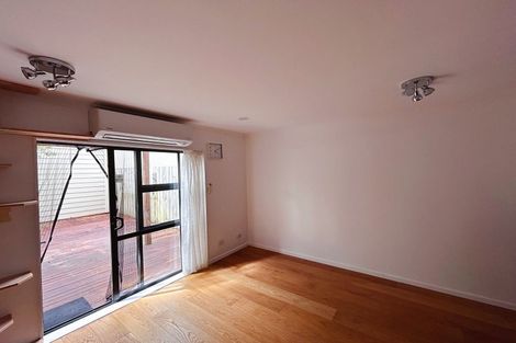 Photo of property in 27 Gunner Drive, Te Atatu Peninsula, Auckland, 0610