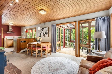 Photo of property in 1 Valley Street, Island Bay, Wellington, 6023