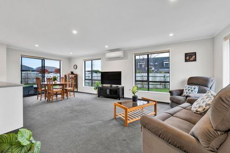 Photo of property in 9 Piharau Crescent, Hurdon, New Plymouth, 4310