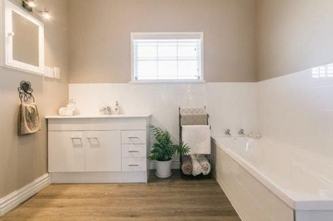 Photo of property in 18 Greenwood Road, Havelock North, 4130