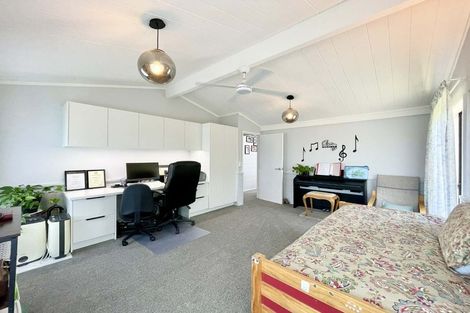 Photo of property in 182 Govett Avenue, Frankleigh Park, New Plymouth, 4310