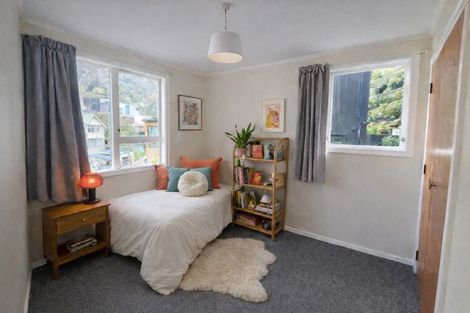 Photo of property in 32 Ngaio Road, Kelburn, Wellington, 6012