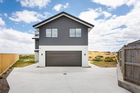 Photo of property in 54 Sardinia Grove, Fitzherbert, Palmerston North, 4410