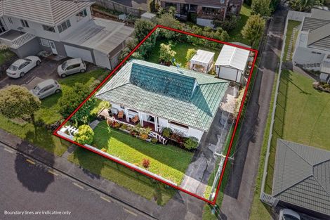 Photo of property in 2/4 Ross Avenue, Glenfield, Auckland, 0629