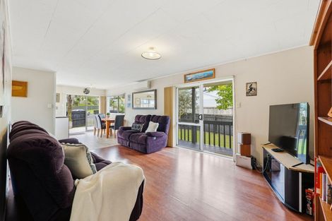 Photo of property in 2/16 Crosby Road, West Harbour, Auckland, 0618