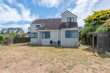 Photo of property in 2b Paratu Way, Strathmore Park, Wellington, 6022