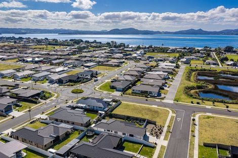 Photo of property in 4 Te Taniwha Road, One Tree Point, 0118