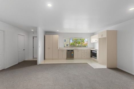 Photo of property in 1 Neta Grove, Henderson, Auckland, 0612