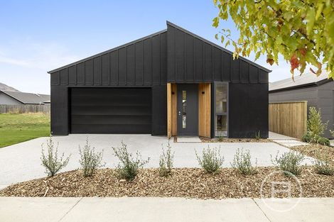 Photo of property in 22 Bale Road, Jacks Point, 9371