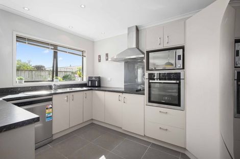 Photo of property in 7 Modello Lane, Waiuku, 2123