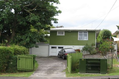 Photo of property in 74 Selwyn Crescent, Forrest Hill, Auckland, 0620