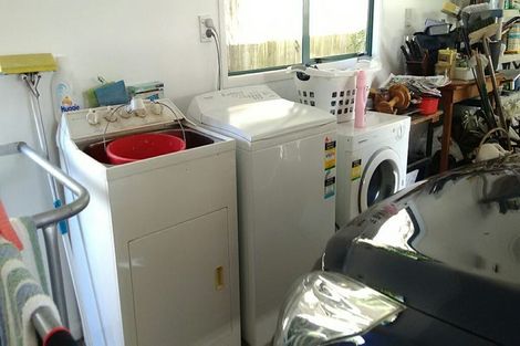 Photo of property in 2/485 Don Buck Road, Massey, Auckland, 0614