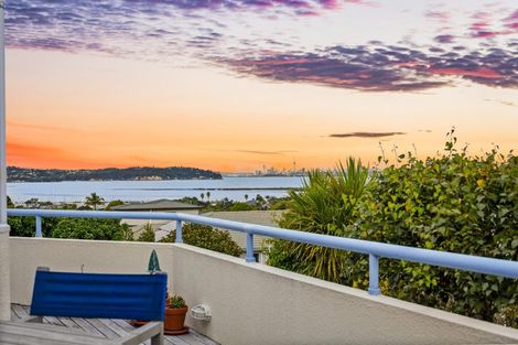 Photo of property in 32 Cherub Place, West Harbour, Auckland, 0618