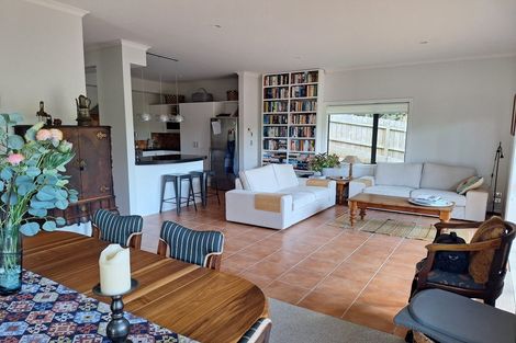 Photo of property in 44 Parkwood Crescent, Gulf Harbour, Whangaparaoa, 0930