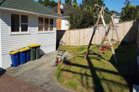 Photo of property in 2/31 Beaubank Road, Kelston, Auckland, 0602