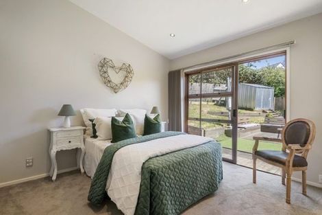 Photo of property in 9 Malters Place, Browns Bay, Auckland, 0630