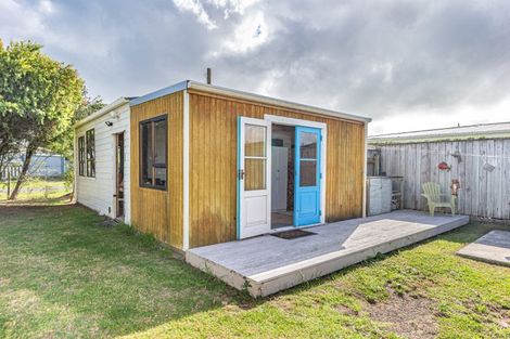 Photo of property in 31 Shortt Street, Foxton Beach, Foxton, 4815