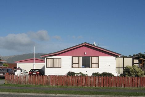 Photo of property in 10 Morning View, Titahi Bay, Porirua, 5022
