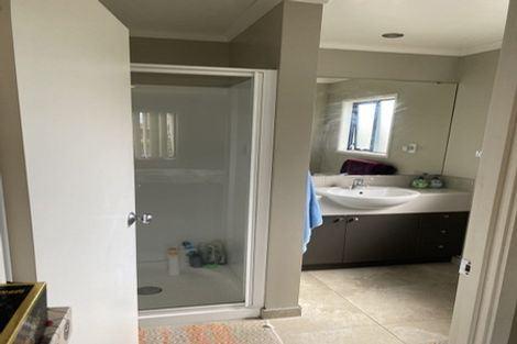 Photo of property in 4 Vicente Place, Oteha, Auckland, 0632