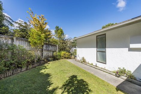 Photo of property in 20 Zande Terrace, Tawa, Wellington, 5028