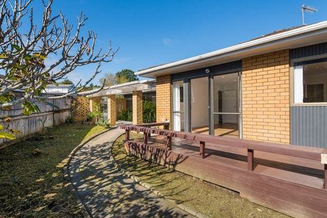 Photo of property in 24 Baltimore Place, Forrest Hill, Auckland, 0620