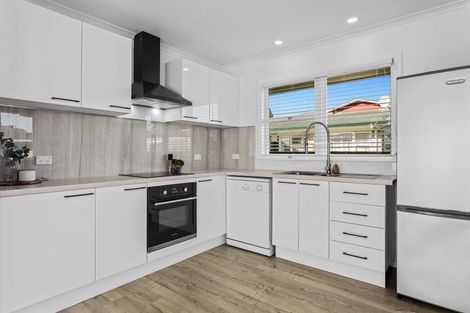 Photo of property in 1a Hikurangi Street, Te Atatu Peninsula, Auckland, 0610