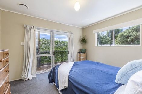 Photo of property in 2/39 Fairmount Road, Titirangi, Auckland, 0604