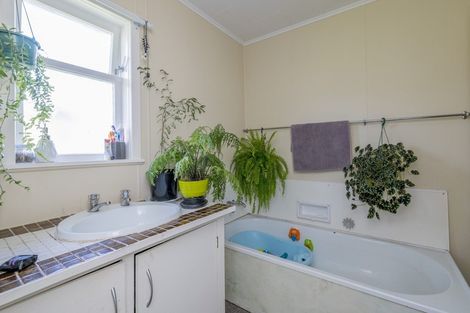 Photo of property in 4 Colenso Place, Otaki Beach, Otaki, 5512