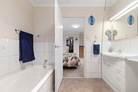 Photo of property in 10 Evans Court, Pukekohe, 2120