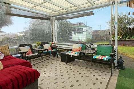 Photo of property in 137 Flanshaw Road, Te Atatu South, Auckland, 0610