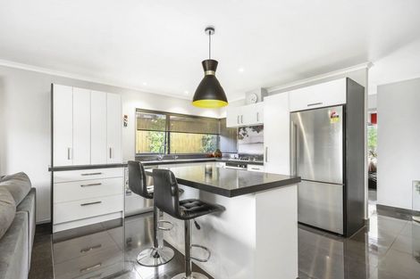 Photo of property in 15 Hollinger Place, Nawton, Hamilton, 3200