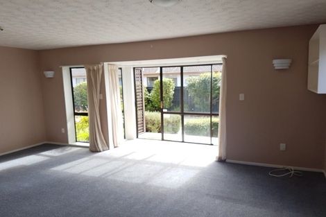 Photo of property in 3 Strack Place, Redwood, Christchurch, 8051