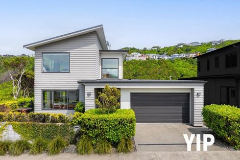 Photo of property in 14 Cromwell Point, Newlands, Wellington, 6037