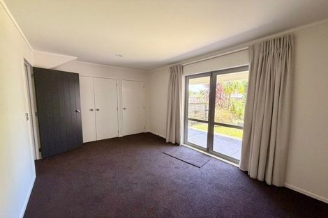 Photo of property in 4/143a Wiseley Road, West Harbour, Auckland, 0618