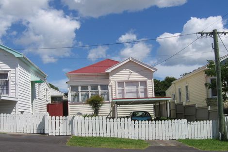 Photo of property in 1 Rutland Road, Stanley Point, Auckland, 0624