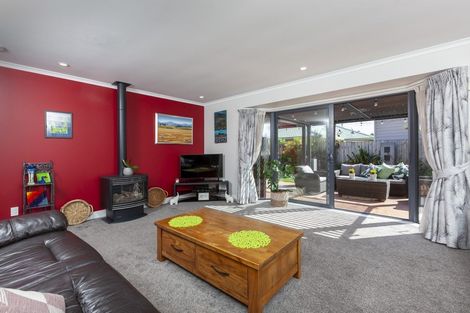 Photo of property in 68 Guildford Drive, Paraparaumu, 5032