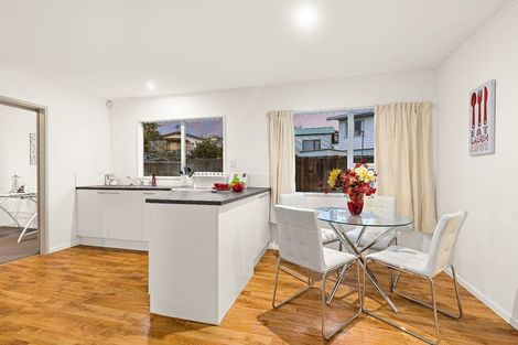 Photo of property in 10 Styca Place, Sunnyvale, Auckland, 0612