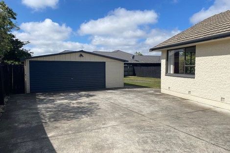 Photo of property in 33 Farquhars Road, Redwood, Christchurch, 8051