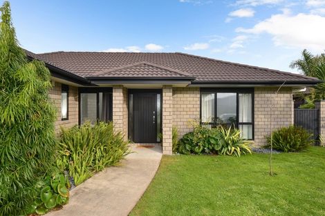 Photo of property in 11 Whitney Place, Rototuna North, Hamilton, 3210